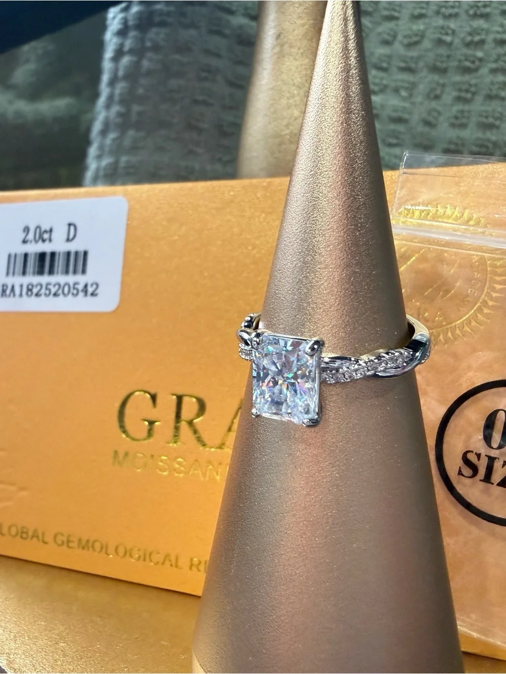 N/A elegant moissanite